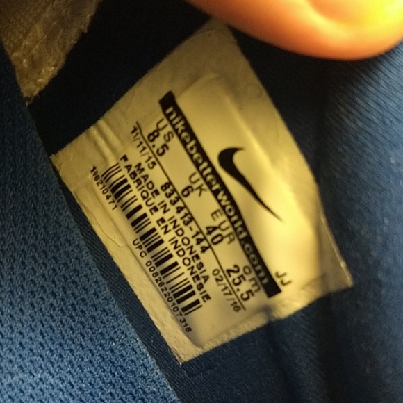 NEW $120 NIKE womens size 8.5 white sneakers shoes - Picture 6 of 6